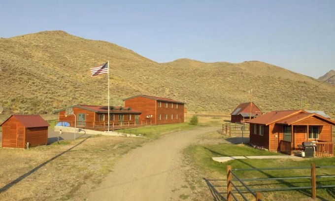 Blaine County Cottage | Rustic Ranch & Retreat Property | Near Sun Valley, Silver Creek, Craters of the Moon | Bring your toys! | Dorm-style Great for Large Groups, Fishing, Big Game & Bird Hunting | Public Land Access | Traeger Grill