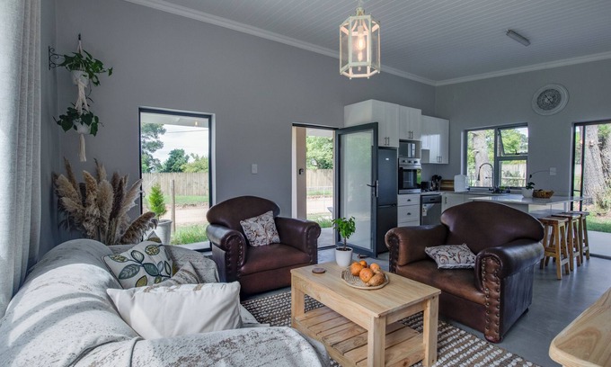 Rheenendal Cottage | Rustic Reins, charming 2 bedroom cottage with WiFi in Rheenendal