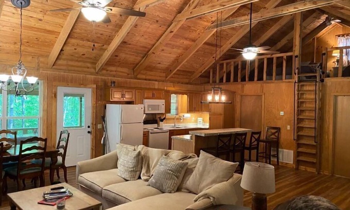 Oakland House | Rustic Retreat at Enid Lake