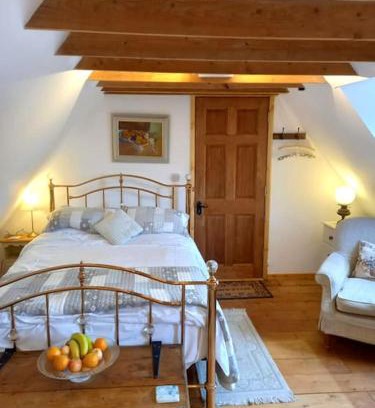 Littleport House | Rustic Retreat Guest Lodge