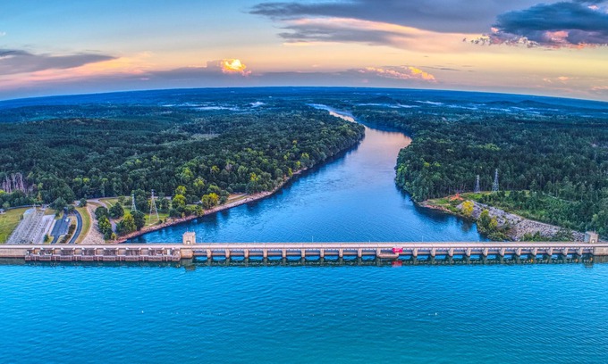Grovetown House | Rustic Retreat with King Bed