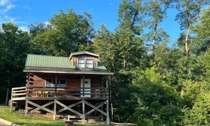 Savanna Cabin | Rustic River Cabin 10