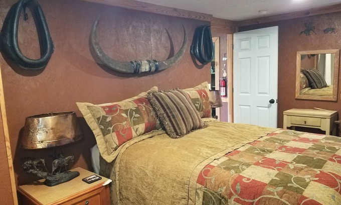 Loxley Cabin | Rustic Rural Cabin