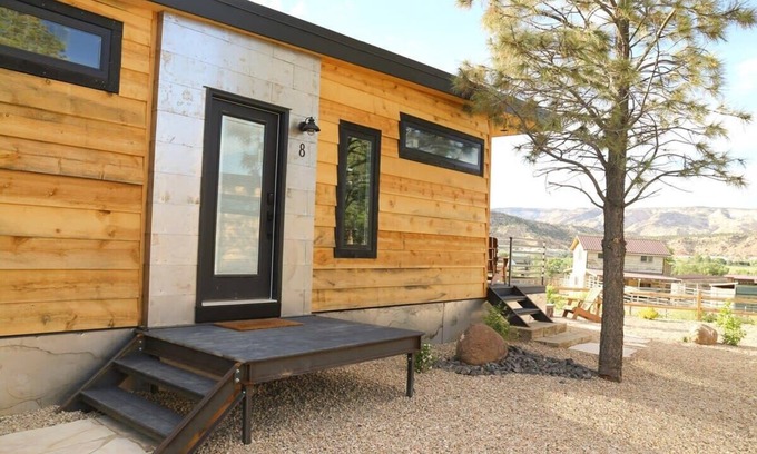 Escalante Apartment | Rustic Tiny Home Near Grand Staircase–Sleeps 6
