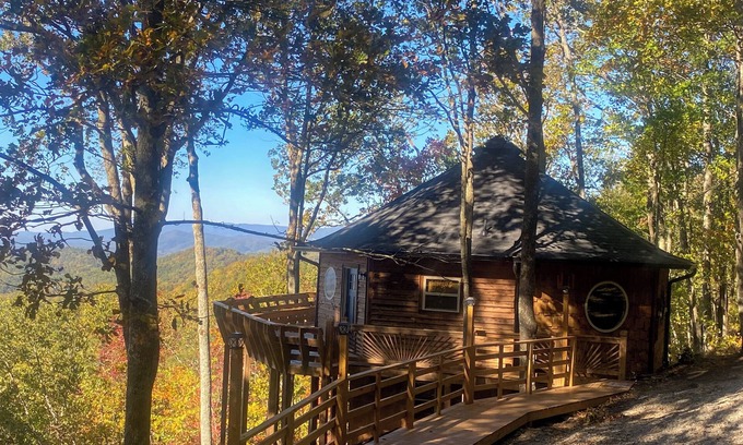 Ranger Cabin | Rustic treehouse like cabin in the North Georgia Mountains