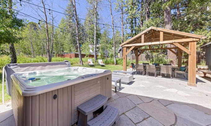 Tahoe City House | Rustling Grove in Tahoe City - Pet-Friendly, Walking Distance to Downtown and Lake - Private Hot Tub