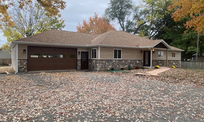 Findlay House | Rusty’s Getaway is a rustic/modern handicap accessible, family friendly space.