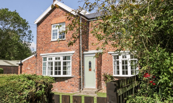 Winestead House | RYEBY GARTH, pet friendly, character holiday cottage in Patrington