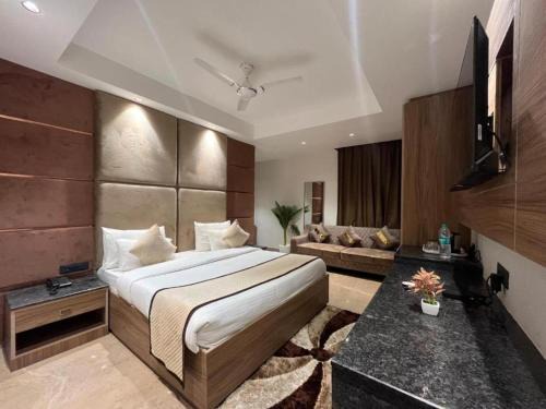 Vrindavan Hotel | S.N.J LAXMI DHAM