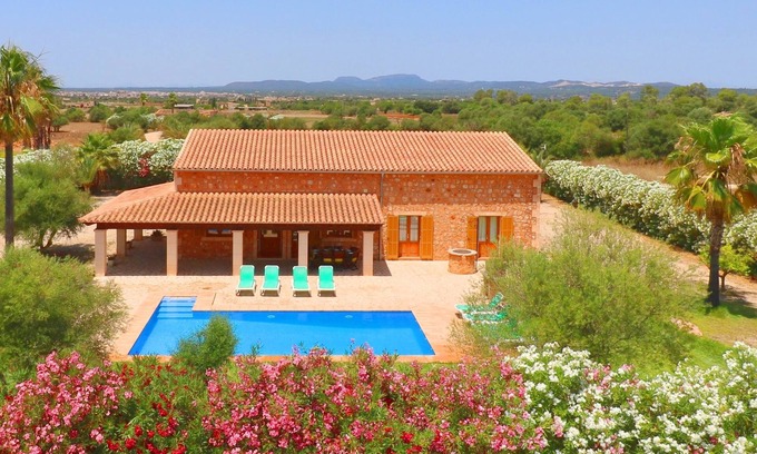 Campos Villa | Sa Vinya, Wi-fi free, Private Pool, Garden, 15 Minutes From the beach Es Trenc