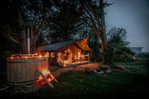 Yarmouth Apartment | Safari Tent 1 With Log Burning Tub At Tapnell Farm