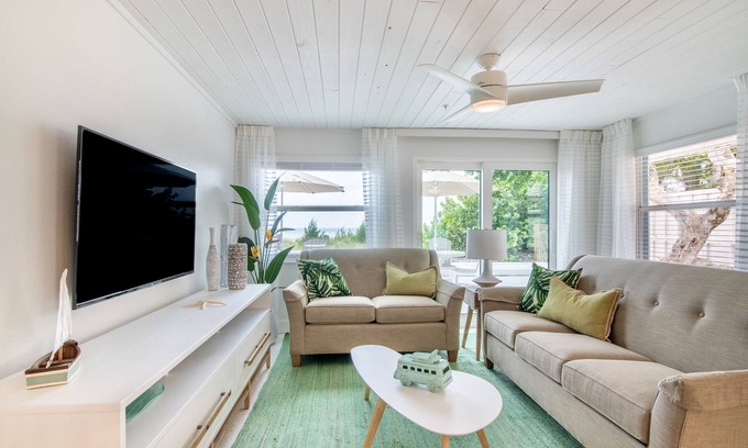 Holmes Beach Cottage | Sailfish Gulf Suites #2, Beachfront, Steps to the Sand