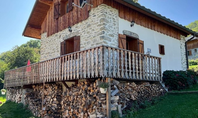 Saint-Alban-des-Villards Ski Chalet | Saint Alban Des Villards: Chalet Ambiance Montagne