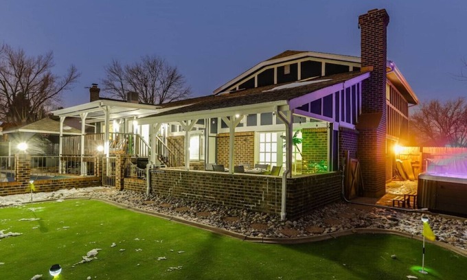 South Westminster House | Salt Water Pool | Hot Tub | Karaoke | Mini Putt