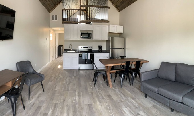 Monroe City Cabin | Salty Cedar Cabin #5