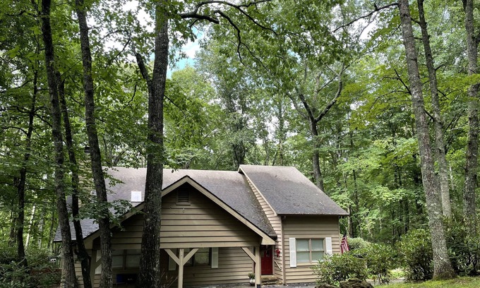 Sky Valley House | Sam's Place on Sugarbush-Golf, Hike, Relax, Explore-Located in Sky Valley, GA.