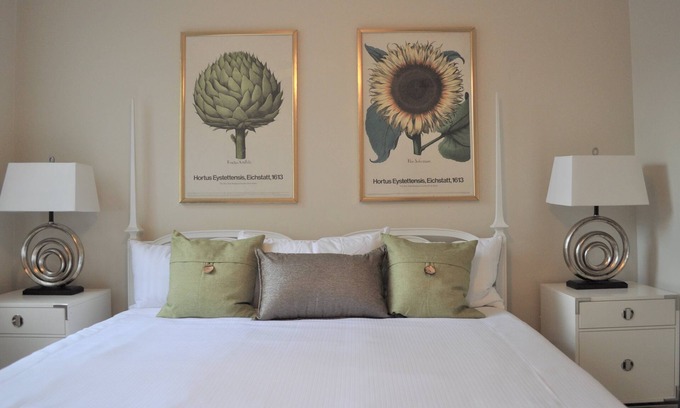 Ansonborough House | Same block as Aiken-Rhett Mansion. Stylish & roomy