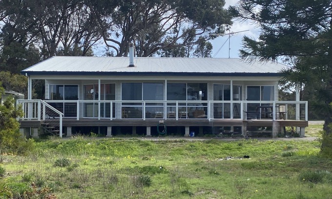 Coonarie House | Samphire Stays at Foul Bay - Beachfront, tranquil location, Off peak special!