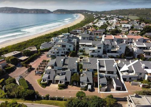 Robberg Beach House | Sanctuary Beach Hideaway - 8 sleeper - 50m onto Robberg 5