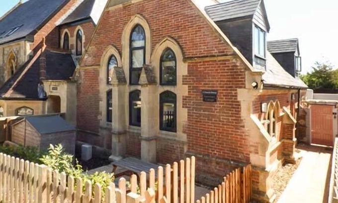 Totland Bay Cottage | SANCTUARY COTTAGE, pet friendly, character holiday cottage in Totland