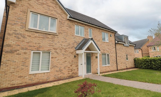 Morpeth Cottage | SANCTUARY VIEW, pet friendly, with hot tub in Morpeth