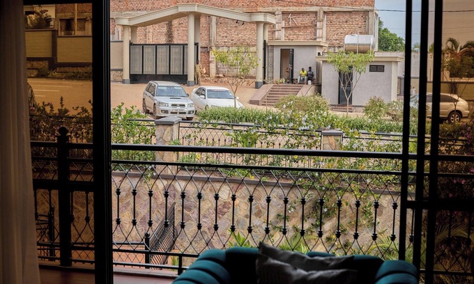 Entebbe Bed & Breakfast | Sand Grains Residences 007