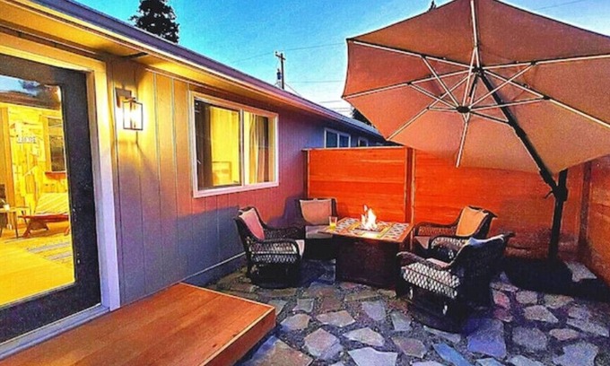 Coeur d'Alene House | Sanders Beach stylish downtown CDA getaway hot tub fire table bikes games