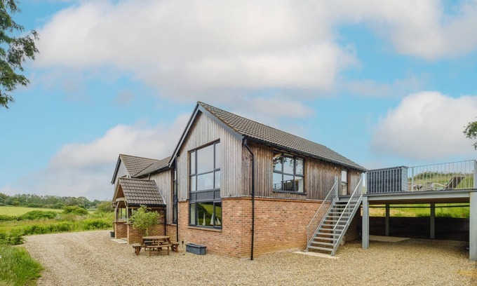 Saxmundham Cottage | Sandown, sleeps 12 - near Snape Maltings & Aldeburgh -Aldeburgh Coastal Cottages