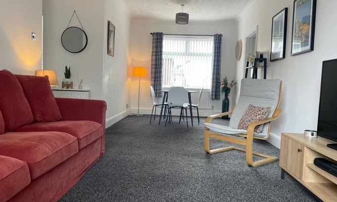 Seaton Sluice Apartment | Sandpiper - 5 minutes from the beach!