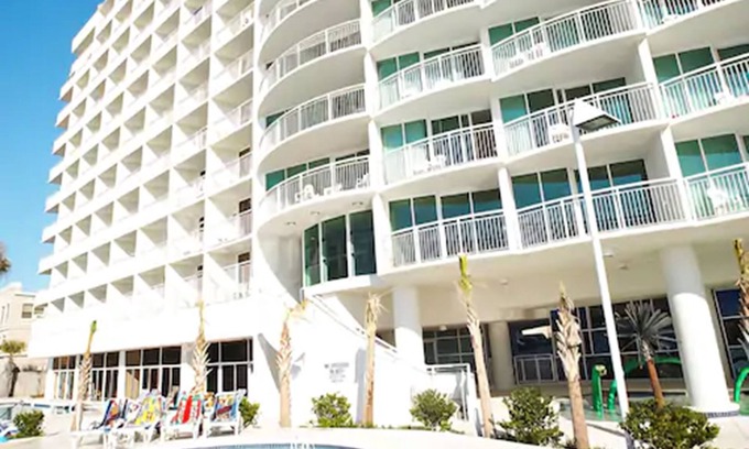 Downtown Myrtle Beach Hotel | Sandy Beach Oceanfront Resort