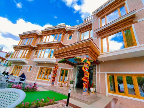 Leh Hotel | Sangaylay palace