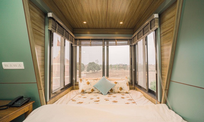 Sehore Hotel | Sanjeevani Farms, Bhopal : A Luxury 5 Bedroom Private Pool Villa