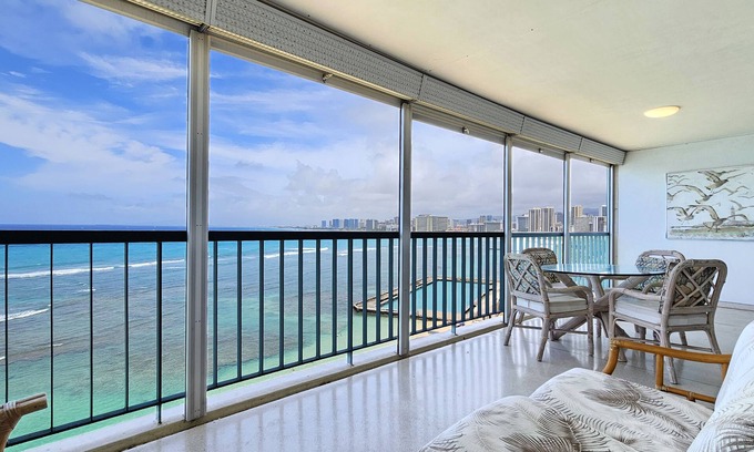 Diamond Head - Kapahulu - St. Louis Apartment | Sans Souci 1104 🏵 King Bedroom Beachfront 1 Bedroom 30+Nights