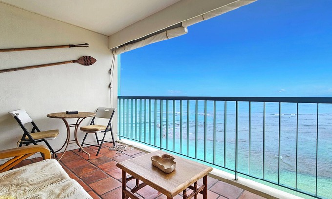 Honolulu Apartment | Sans Souci 1106 🕶 Gold Coast Seaside Studio above the Beach 30+Nights