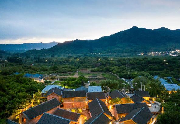 Huairou Hotel | Sansa Village Boutique Hotel at Mutianyu Great Wall Adjoin to Mutianyu Great Wall - Room with the View of Great Wall - Chinese massage experience - Vehicle Shuttle Service - International Catering - SPA& Nail Beauty Facilities