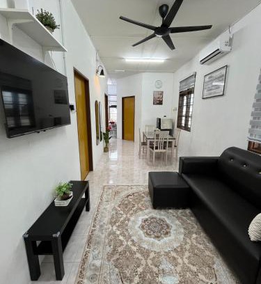 Kampung Menteri Road House | Santai DPermai Homestay