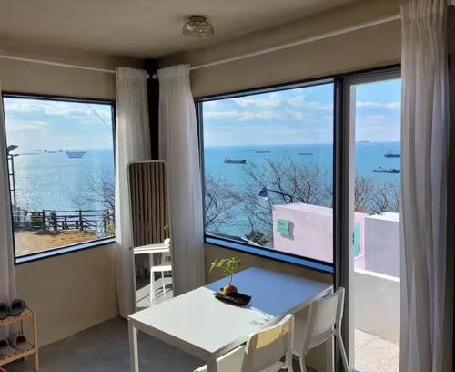 Yeongdo Apartment | Santiago