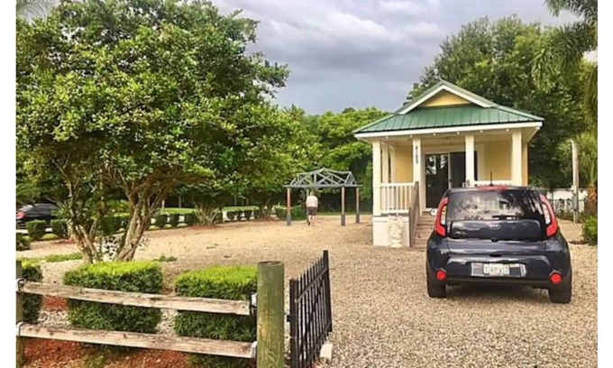 Bee Ridge House | Sarasota beautiful key west style comfortable home.Beautifully designed.Big yard