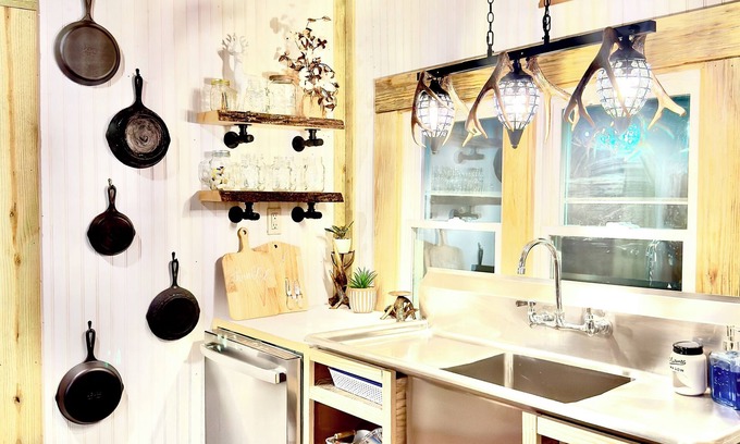 Independence Cabin | Sardis Lake Bunkhouse. Deer Camp . WiFi