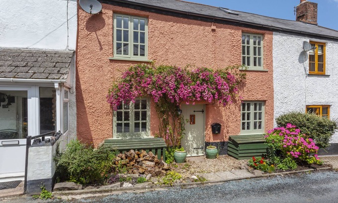 Christchurch Cottage | Sausage Cottage near Oakford