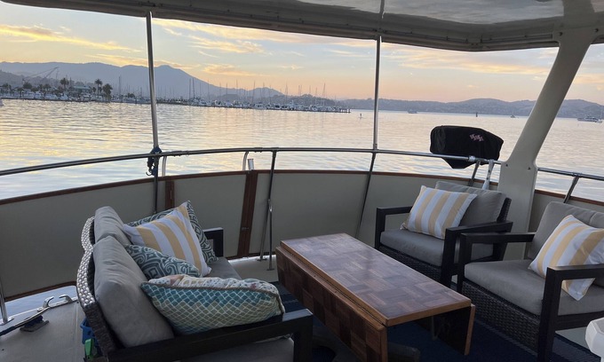 Sausalito Boat Rental | Sausalito Floating Gem: A Charming Stay by the Bay