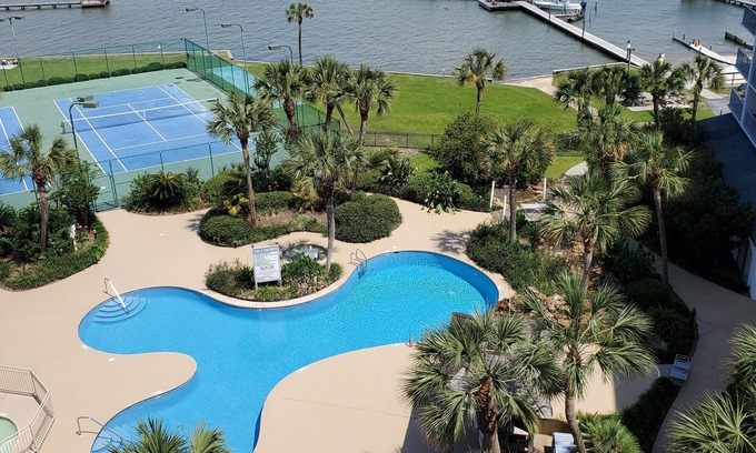 Gulf Shores Condo | SAVE! Book now for Spring! Book 7 nights or more & save 25% in April and May!