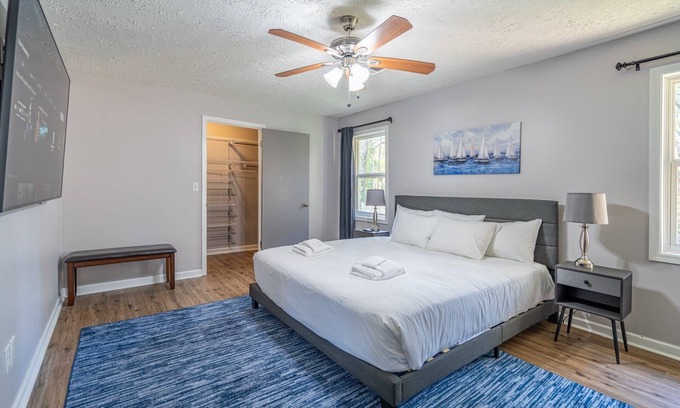 Acworth House | Save Midweek! 3BR Near Lake Acworth & Downtown