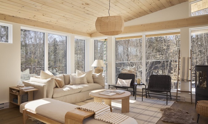 La Conception Cabin | Scandinavian inspired 2 bedroom cabin near Mont Tremblant | Hot tub | Fireplace