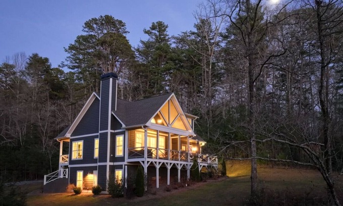 Tiger House | Scenic 4BR|3BA Contemporary Lake Burton Home