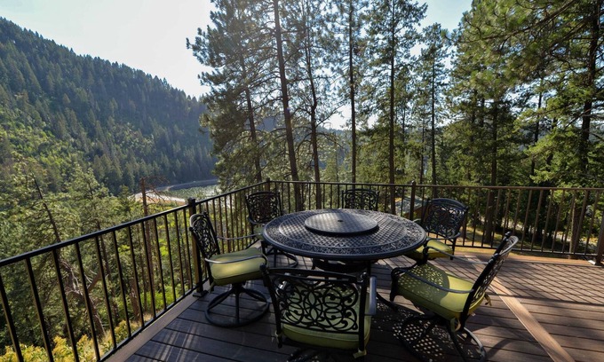 Coeur d'Alene House | Scenic Bay Retreat | Family Escape W/ Great Views