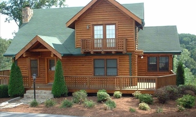 Graysville Cabin | Scenic Log Cabin on 12 Acres: hot tub, jacuzzi, and fireplace, NEWLY RENOVATED