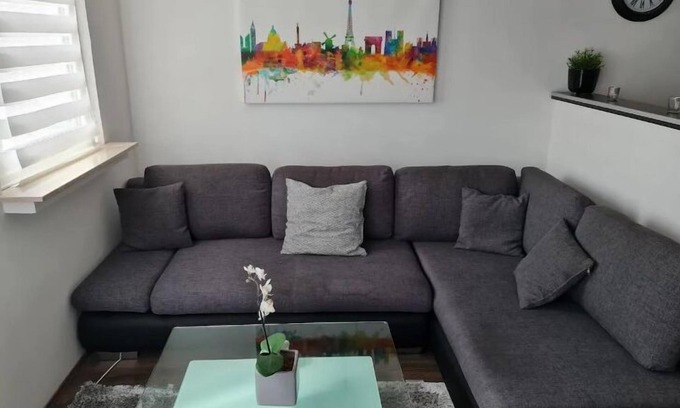 Kaarst Apartment | Schöne Ruhige 2 Zimmerwohnung mit Balkon in Kaarst Zentrum