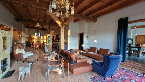 Mellenthin Apartment | Scheunenloft Usedom-4, großzügige Familienoase, Hunde-freundlich mit riesigem Garten