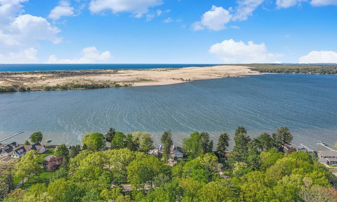 Silver Lake House | Schooner and Whoop-Ti-Do Cottages: Private Beach on Silver Lake!